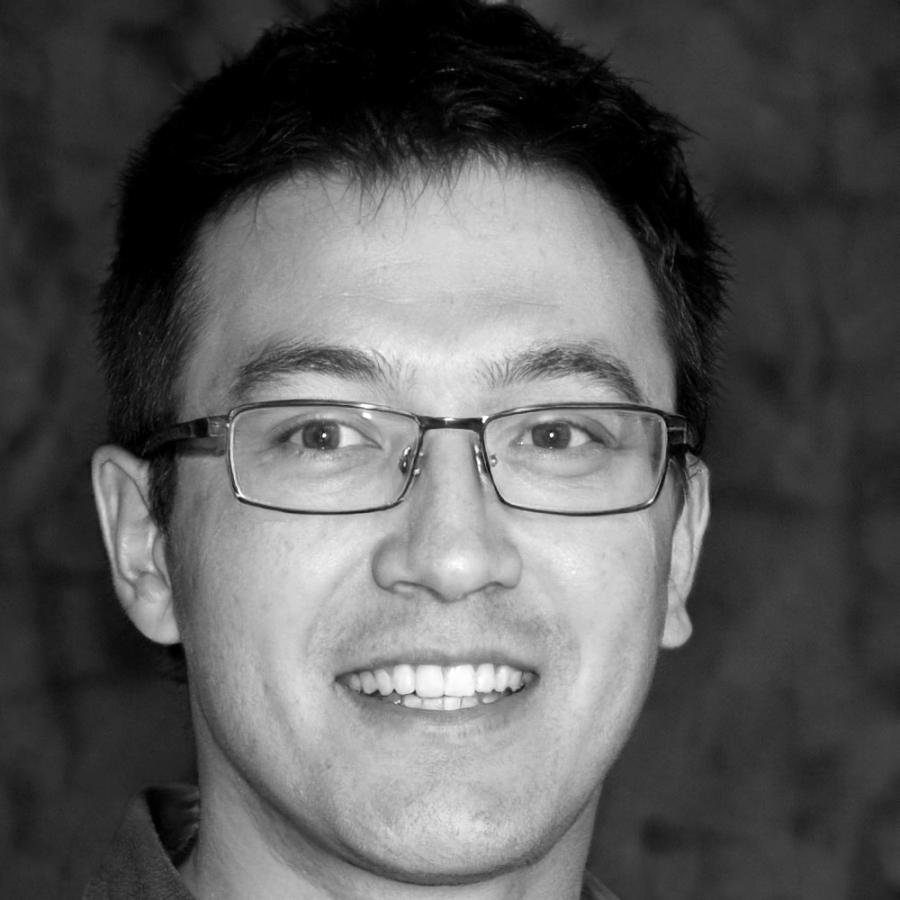 Formateur présentant des calculs techniques lors d'un webinaire